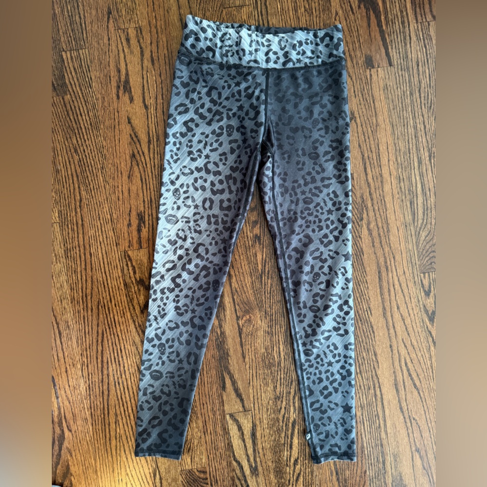 Women’s Terez gray and silver metallic animal print leggings size medium